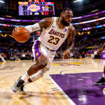 NBA球星勒布朗·詹姆斯比赛照片